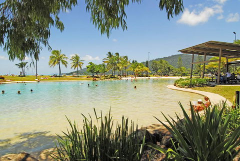 Whitsunday On The Beach - Accommodation in Surfers Paradise 2