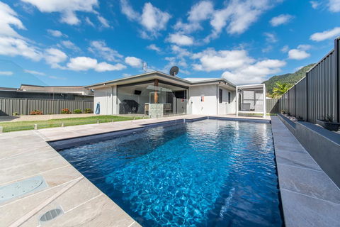 Whitsunday Sands - Accommodation in Surfers Paradise 0