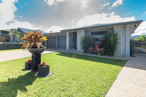 Whitsunday Sands - Accommodation in Surfers Paradise 2