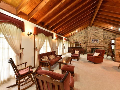 Wine Country Homestead 4-6br House - Accommodation in Surfers Paradise 1