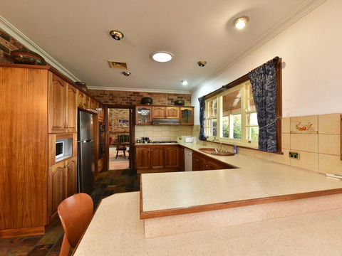 Wine Country Homestead 4-6br House - Accommodation in Surfers Paradise 3