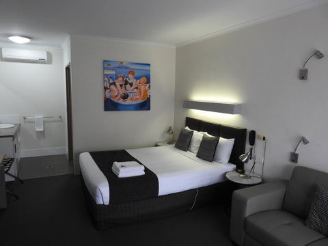 Wine Village Motor Inn - Accommodation in Surfers Paradise 2