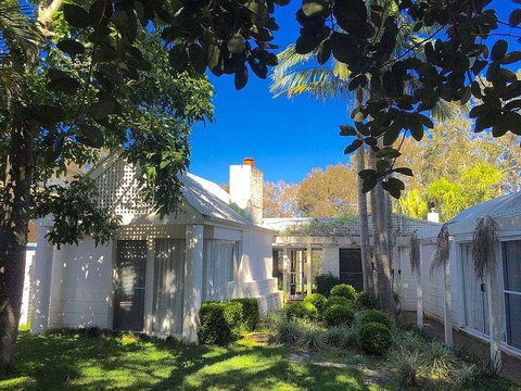 Wisteria Cottage On The Lagoon/Beach - Accommodation in Surfers Paradise 0