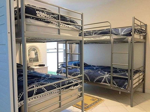 Wisteria Cottage On The Lagoon/Beach - Accommodation in Surfers Paradise 1