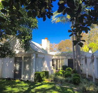 Wisteria Cottage on the Lagoon/Beach - Accommodation in Surfers Paradise