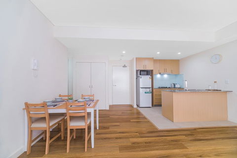 Wolli Creek Airport Serviced 2 Bedroom Apartment - Accommodation in Surfers Paradise 3