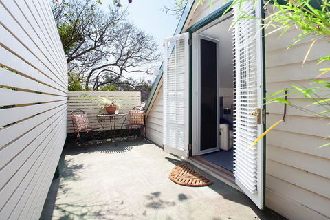 Woolwich Studio Bliss, Your Private Oasis By The Water - Accommodation in Surfers Paradise 3