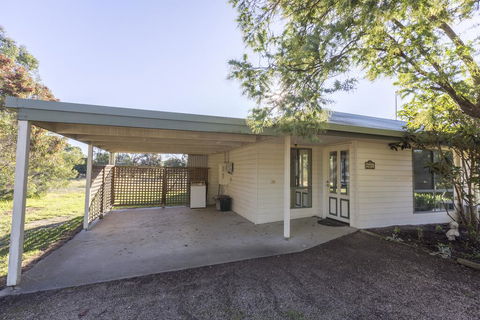 Woongara Cottage - Pet Friendly Country Retreat - Accommodation in Surfers Paradise 3