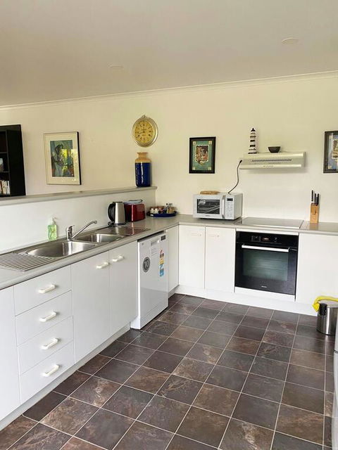Woorim Secluded Palms Villa - Accommodation in Surfers Paradise 3