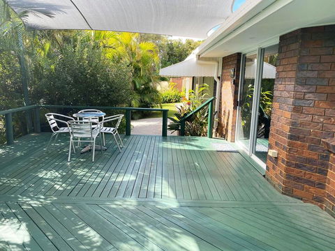 Woorim Secluded Palms Villa - Accommodation in Surfers Paradise 0
