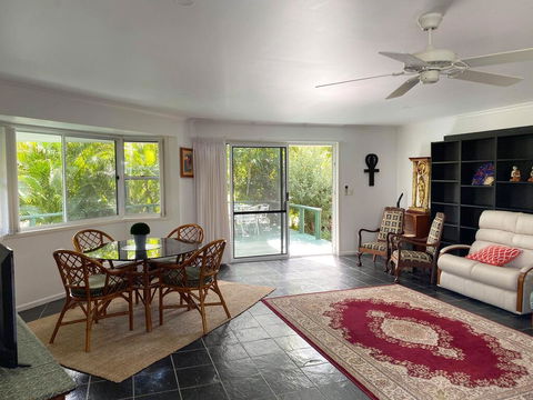 Woorim Secluded Palms Villa - Accommodation in Surfers Paradise 2