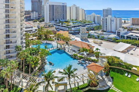 \'Family Beach Getaway\' By Inn Paradise - Accommodation in Surfers Paradise 1