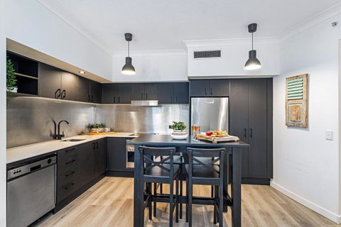 \'Family Beach Getaway\' By Inn Paradise - Accommodation in Surfers Paradise 4