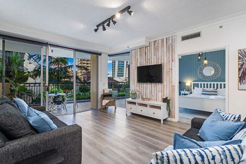 \'Family Beach Getaway\' By Inn Paradise - Accommodation in Surfers Paradise 3
