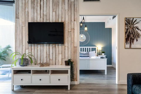 \'Family Beach Getaway\' By Inn Paradise - Accommodation in Surfers Paradise 0