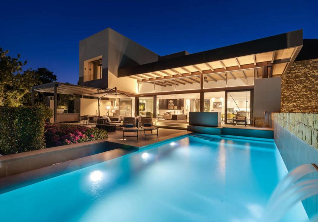 Kawana Waters QLD Accommodation in Surfers Paradise