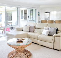 Relax at Bokarina Beach House Walk to Beach Relax by the pool - Accommodation in Surfers Paradise
