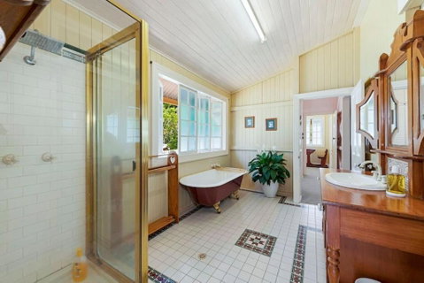A Charming Queenslander - Accommodation in Surfers Paradise 3
