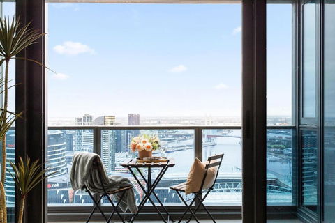A Cozy 2BR Apt With Harbour Views FREE Parking - Accommodation in Surfers Paradise 1