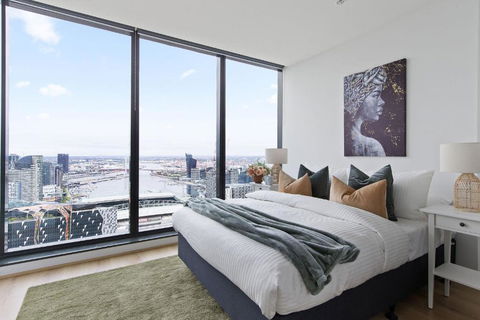 A Cozy 2BR Apt With Harbour Views FREE Parking - Accommodation in Surfers Paradise 0