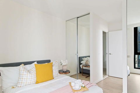 A Cozy 2BR Apt With Panoramic Views FREE Parking - Accommodation in Surfers Paradise 3