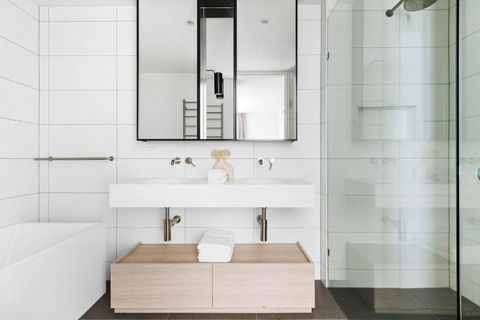 A Lux 3BR Townhouse In South Yarra FREE Parking - Accommodation in Surfers Paradise 3