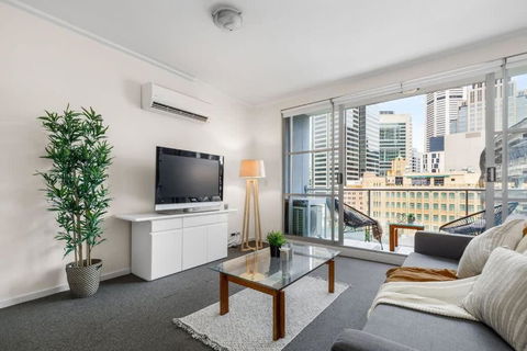 A Modern Apt City Views Next To Darling Harbour - Accommodation in Surfers Paradise 2