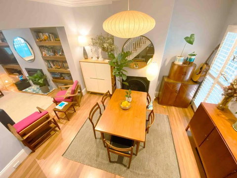 A Timeless Terrace House Of Elegance And Style - Accommodation in Surfers Paradise 1