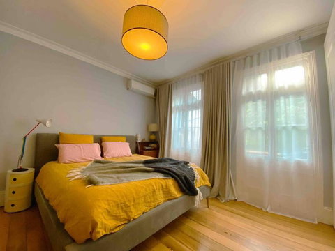 A Timeless Terrace House Of Elegance And Style - Accommodation in Surfers Paradise 2