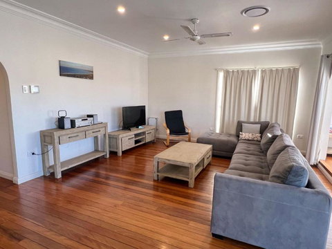 Adacos 19 On Sturt - Bring Your Own Linen - Accommodation in Surfers Paradise 2