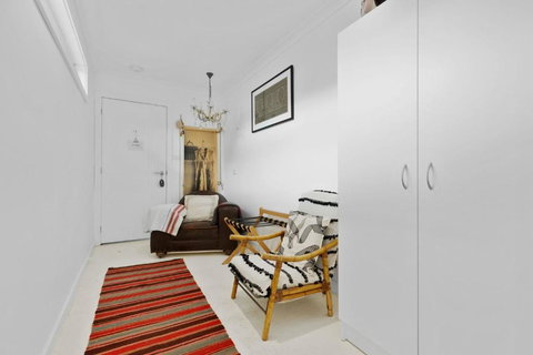 Adrift - Pet-friendly - 5 Min Walk To Bay - Rustic Charm - Accommodation in Surfers Paradise 4