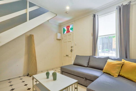 Affordable 3 Bedroom House Darlinghurst With 2 E-Bikes Included - Accommodation in Surfers Paradise 2