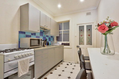 Affordable 3 Bedroom House Darlinghurst With 2 E-Bikes Included - Accommodation in Surfers Paradise 4