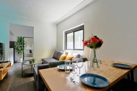Affordable 2 Bedroom House Surry Hills 2 E-Bikes Included - Accommodation in Surfers Paradise 2