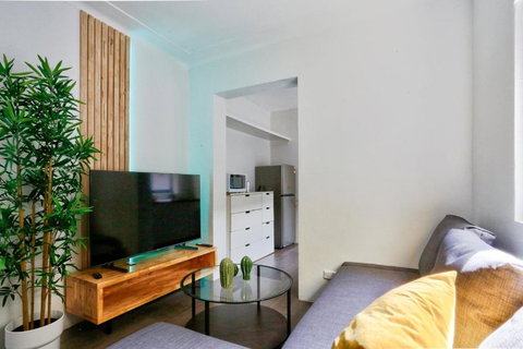 Affordable 2 Bedroom House Surry Hills 2 E-Bikes Included - Accommodation in Surfers Paradise 1