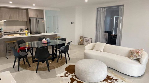 Absolute Familial Paradise- Greenbank - Accommodation in Surfers Paradise 1