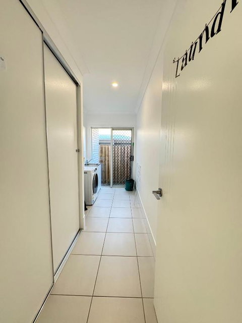 Absolute Familial Paradise- Greenbank - Accommodation in Surfers Paradise 4