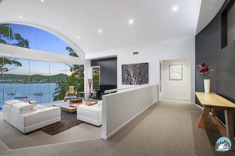 Aircabin - Daleys Point - Waterfront Retreat House - Accommodation in Surfers Paradise 4