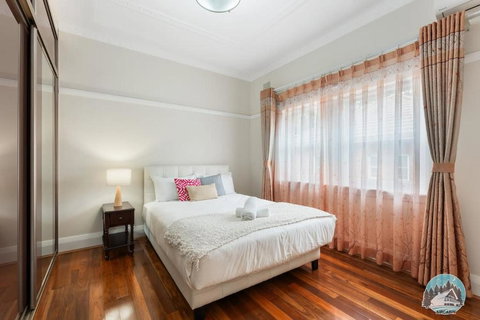 Aircabin - Denistone - 3 Beds Lovely House - Accommodation in Surfers Paradise 1