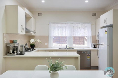 Aircabin - Denistone - 3 Beds Lovely House - Accommodation in Surfers Paradise 2