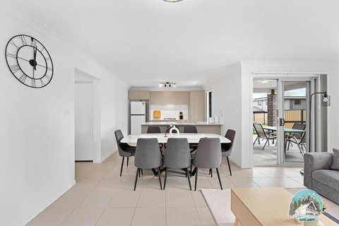 Aircabin - Edmondson Park - 4 Beds Compy House - Accommodation in Surfers Paradise 0