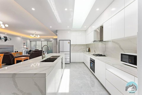 Aircabin - Fairfield - Modern - 6 Bedrooms House - Accommodation in Surfers Paradise 4