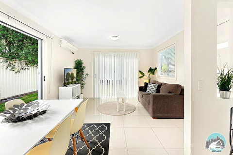 Aircabin - Oxley Park - Lovely & Comfy - 2 Beds - Accommodation in Surfers Paradise 0