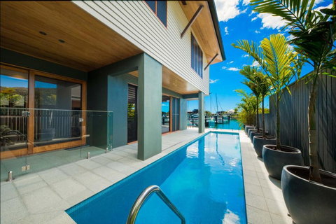 Airlie Beach Marina-Front Luxury At 10 The Cove - Accommodation in Surfers Paradise 2