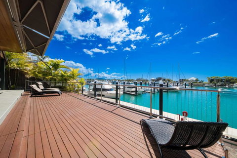 Airlie Beach Marina-Front Luxury At 10 The Cove - Accommodation in Surfers Paradise 4