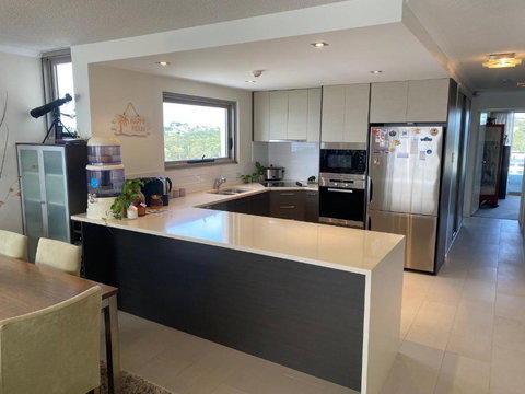 Alex Beachfront 3 Brm Apartment - 9th Floor - Accommodation in Surfers Paradise 3