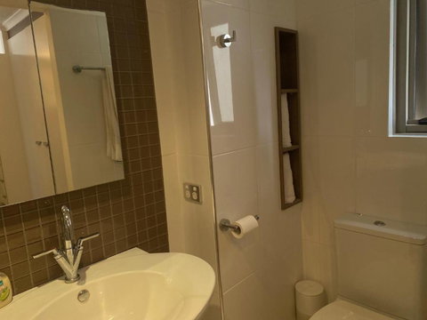 Alex Beachfront 3 Brm Apartment - 9th Floor - Accommodation in Surfers Paradise 2