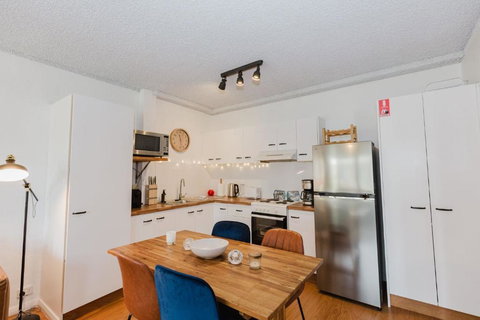 Alpine Mountain View - 24 Of 13-15 Kirwan Close - Accommodation in Surfers Paradise 1