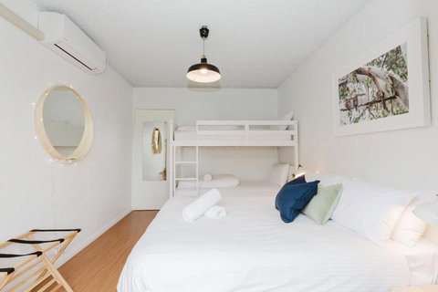 Alpine Mountain View - 24 Of 13-15 Kirwan Close - Accommodation in Surfers Paradise 4