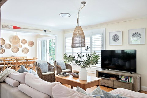 Amanzi Beach House - Just 10m To Collingwood Beach! - Accommodation in Surfers Paradise 0